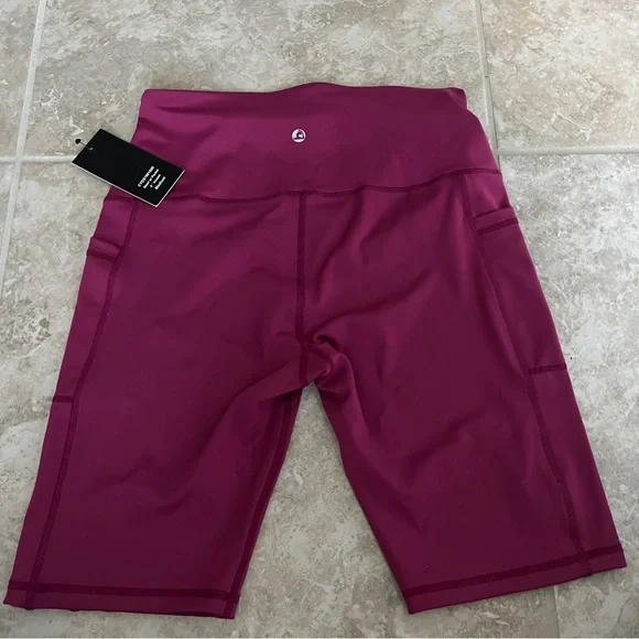 ☃️ NWT LegEnd exercise shorts with pockets size M - Picture 2 of 4